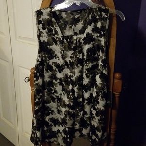 Vera wang ruffled sleeveless top